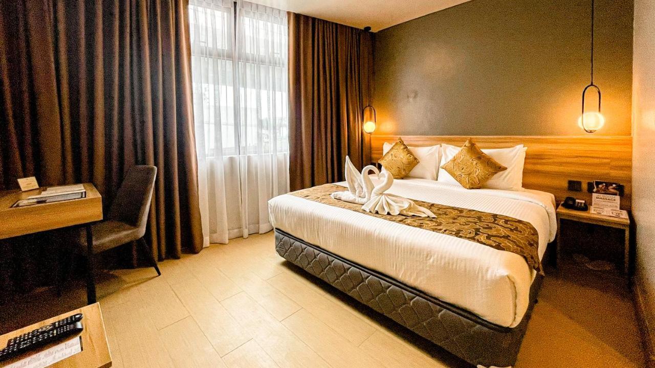 Madison 101 Hotel + Tower Quezon City Eksteriør billede